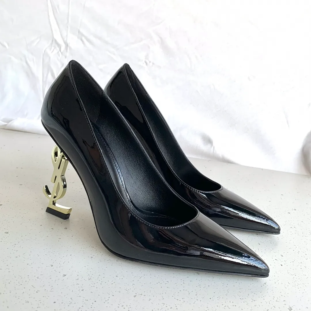 👟👟Ex-factory price 560👟👟 SAINT LAUREN*Yves Saint Laurent YSL poplar forest classic letter heel high-heeled shoes Only YSL understands women's hearts best and does not accept refutation🙅‍♂️Super invincible feminine artifact, a must-have for women (✅Z product full-body customization, own molded toe hardware, perfect consistency)⚠️Compare the differences between pictures and goods on the market Haha Upper: Customized imported cotton silk weaving/imported calf patent leather Lining: Imported sheep leather Sole: Imported genuine leather outsole Thickness: 9cm Color: black paint with gold, black leather with black Size: 35-39 (full set of packaging)
